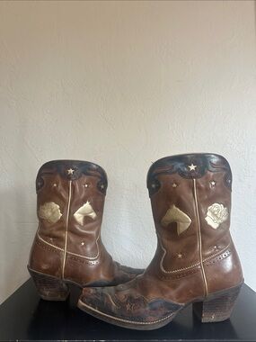 Ariat Brown Leather Western Boots with Decorative Inlay